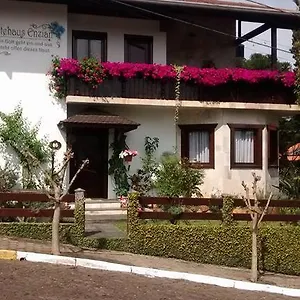 Casa de hóspedes Gãstehaus Enzian, Treze Tílias